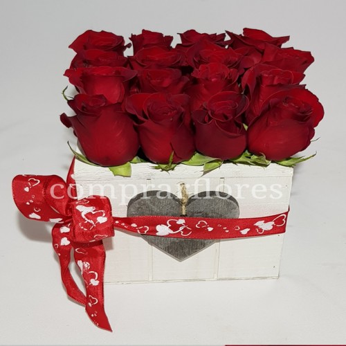 Cubo de Rosas Vermelhas com Amor